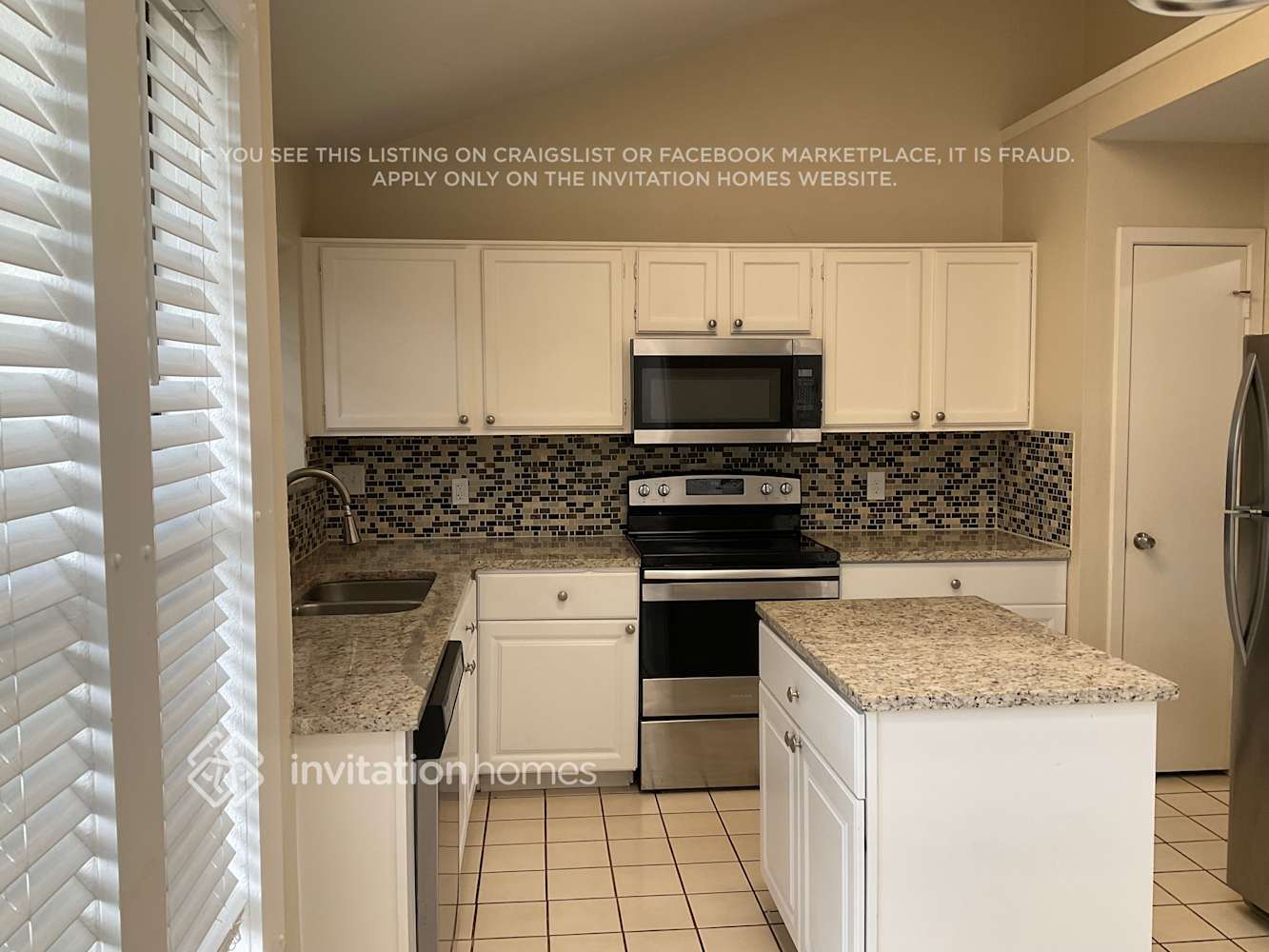 Building Photo - 3214 Cliffview Dr