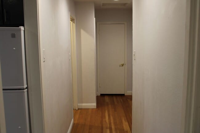 Building Photo - Charming 3 Bed 1 Bath House on tree lined street