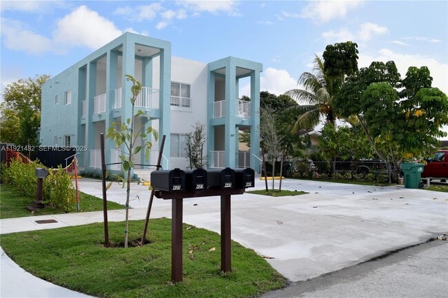 Building Photo - 445 SW 78th Ct