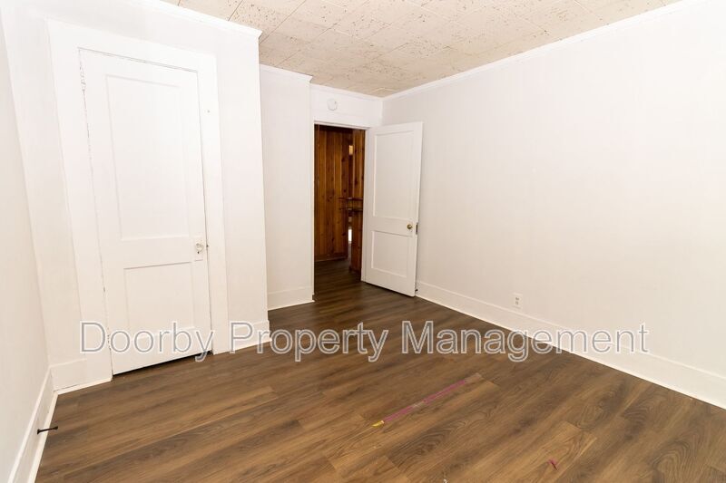 Building Photo - 502 S Cherokee St