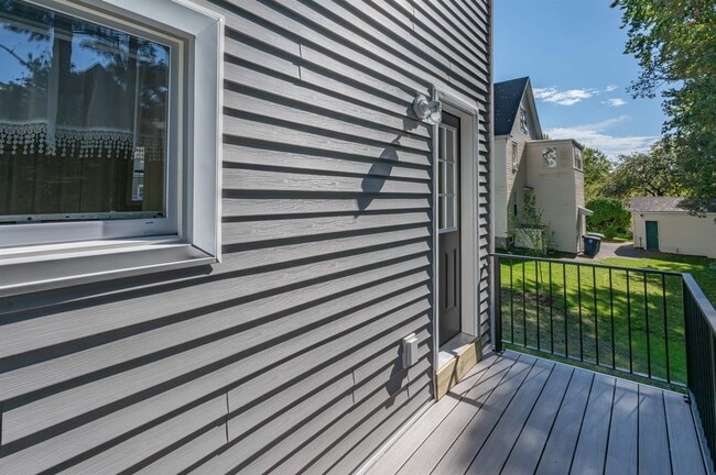 Building Photo - 177 Chestnut St