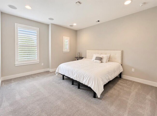 Building Photo - 6504 Trissino Dr