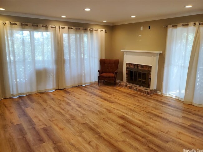 Building Photo - 1201 N Pierce St