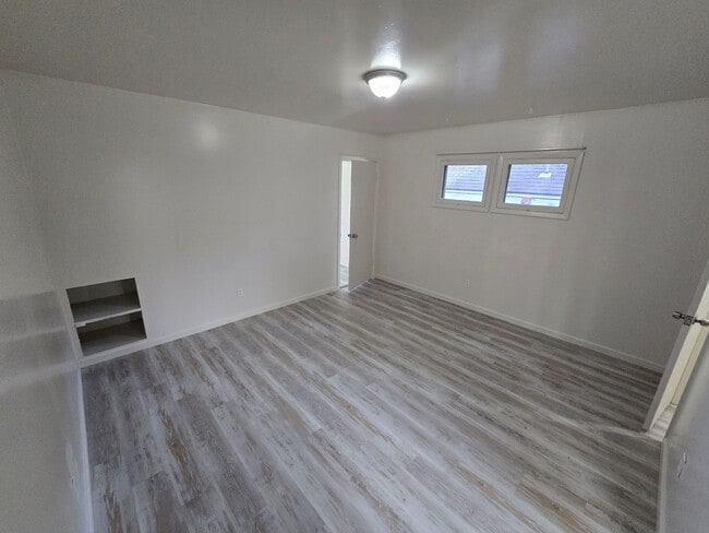 Building Photo - 526 N 8th St