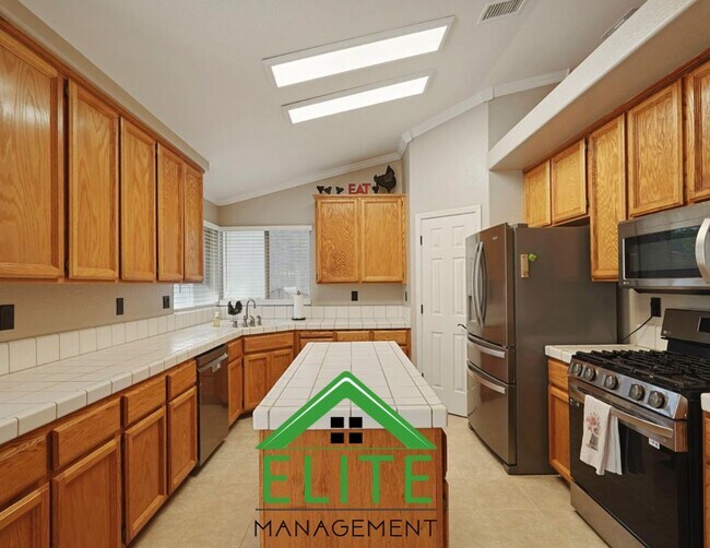 Building Photo - Spacious 4-Bedroom, 3-Bath Home in Desirab...