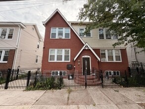 Building Photo - 100-102 Grand Ave, #1L