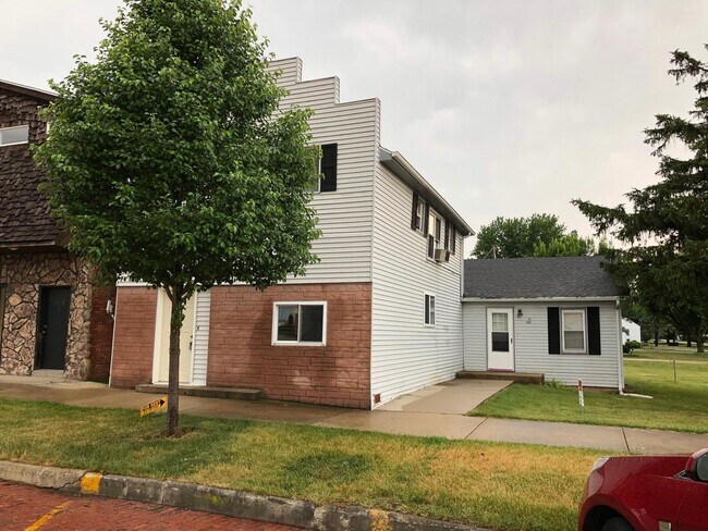 Primary Photo - 110 N Front Rd