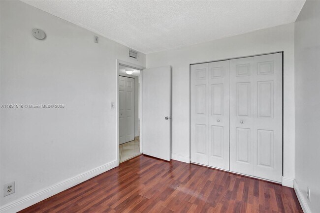 Building Photo - 8720 N Sherman Cir