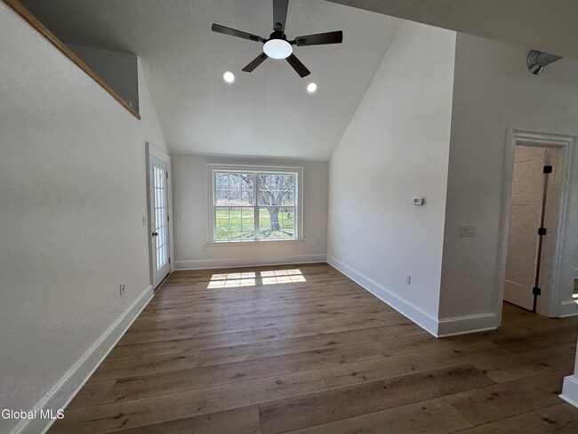 Building Photo - 675 Mac Elroy Rd