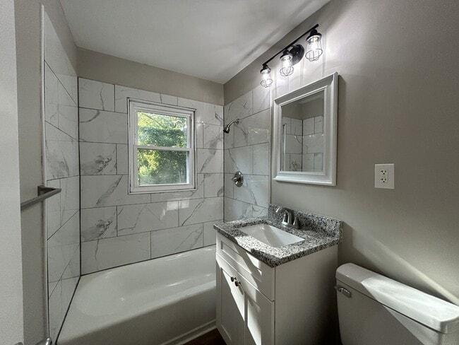 Building Photo - 2220 N 34th St
