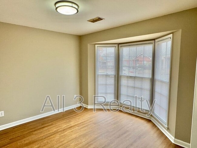 Building Photo - 3107 Sutton Dr