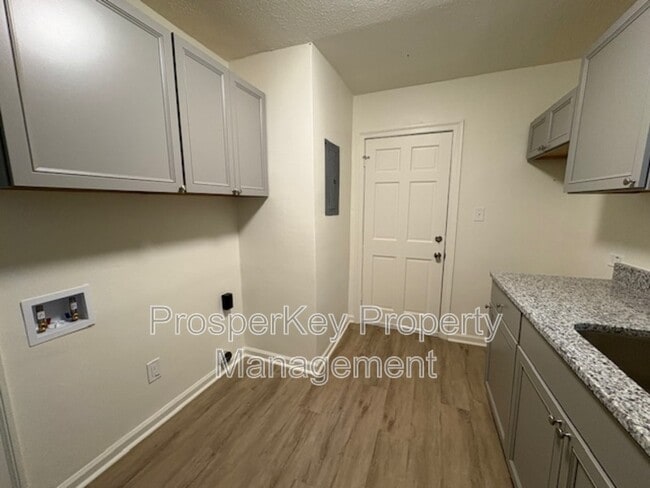 Building Photo - 3640 Walton St