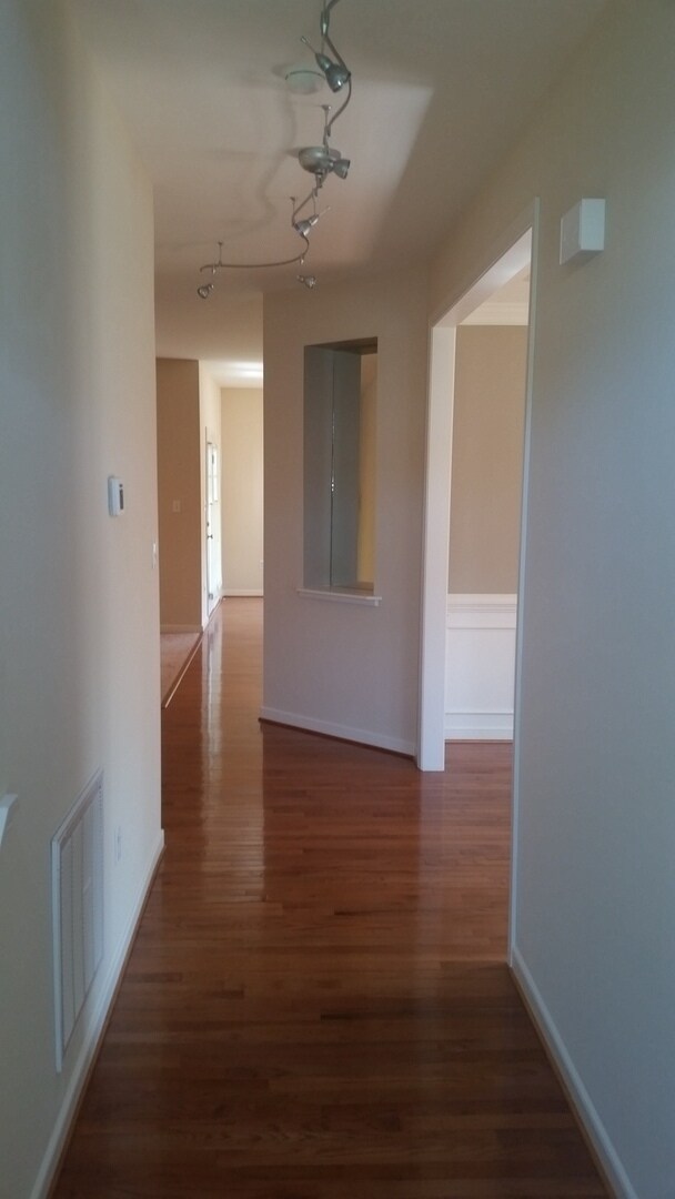 Building Photo - Stunning and Luxurious 4 Bedroom 2.5 Bath Home in the Crosspoint Subdivision
