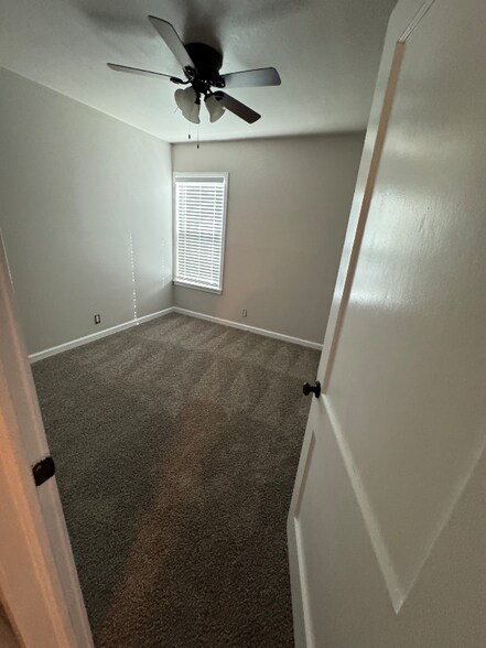 Building Photo - 5769 Hampshire Rd