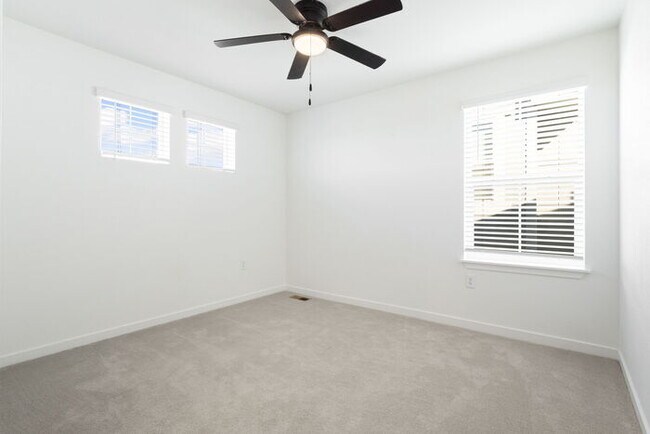 Building Photo - Charming 3 beds 2 baths in Commerce City! ...
