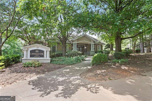 Building Photo - 2700 Pine Tree Rd NE