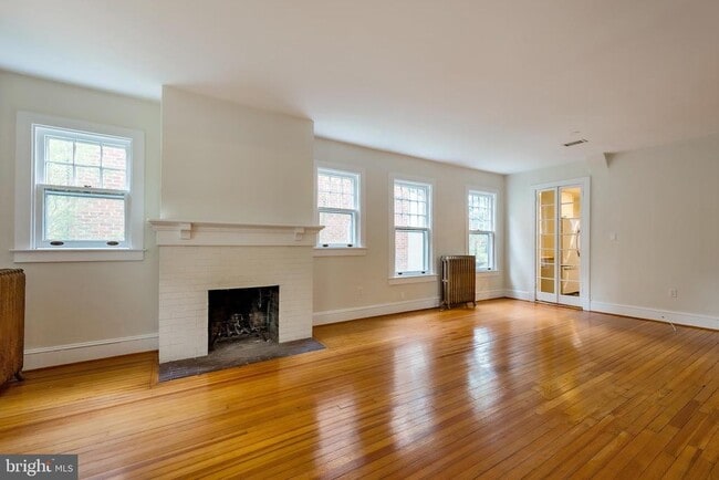 Building Photo - 3236 McKinley St NW