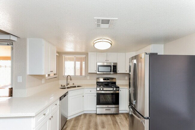 Building Photo - 1635 Keena Dr