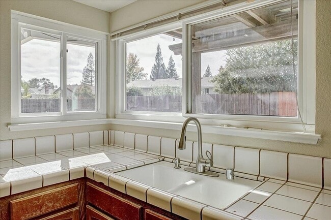 Building Photo - 8323 Northvale Way