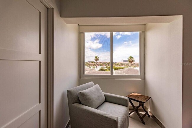 Building Photo - 1125 W Peppertree Dr