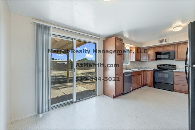 Building Photo - 8518 E Fond Du Lac Dr