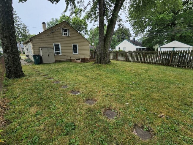 Building Photo - 2 bed 1 bath North Ferndale ranch