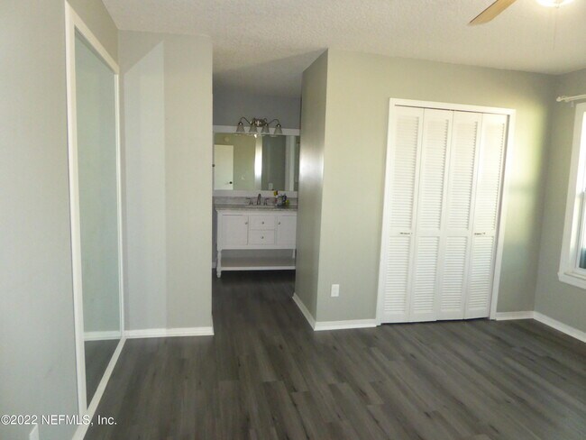 Building Photo - 14317 Coral Reef Dr S