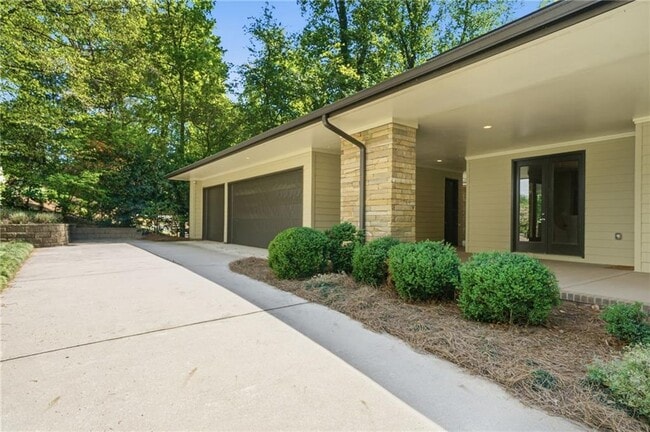 Building Photo - 4373 Wieuca Rd NE