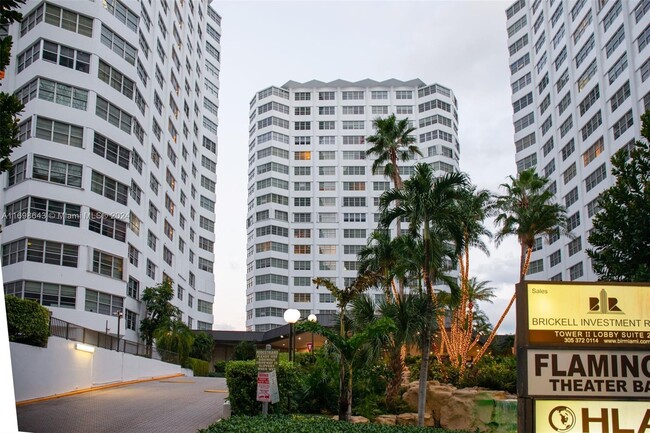 Building Photo - 905 Brickell Bay Dr