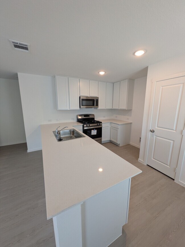 Building Photo - 8535 Willow Bend