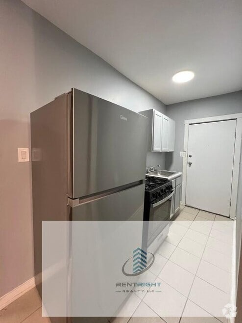 Building Photo - 348 W 74th St