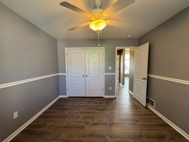 Building Photo - 2603 Oakfield Dr