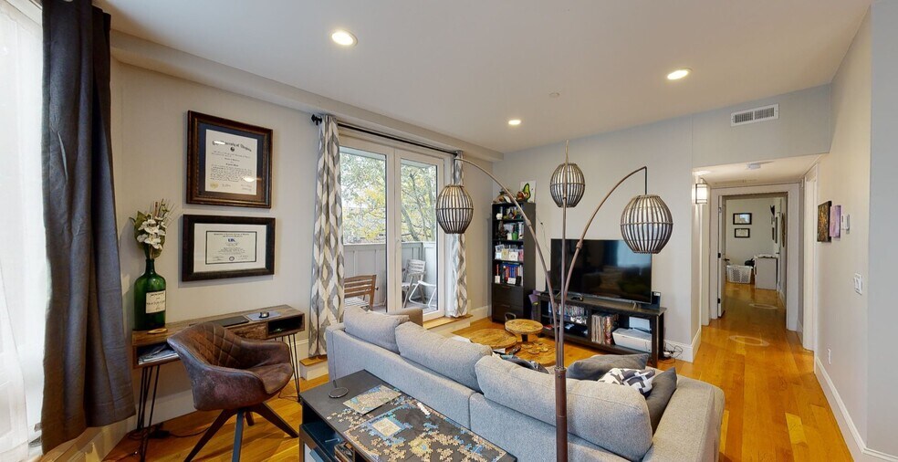 Building Photo - 166 Hampshire St