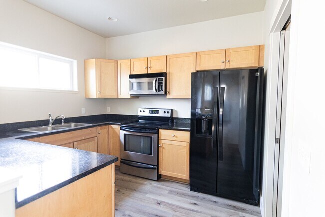 Building Photo - 2233 Buckrake Ave