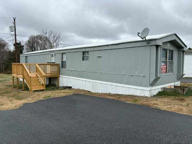 Building Photo - 132 Yarbro Rd