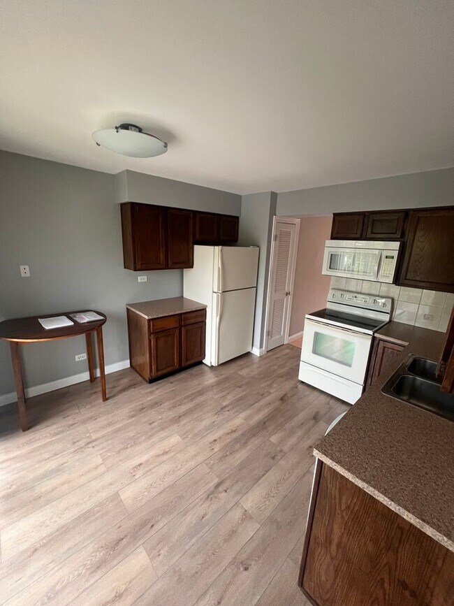 Building Photo - 9360 Hamilton Ct