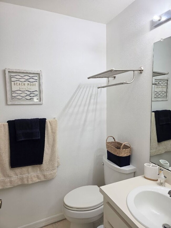 Building Photo - Charming 1-bedroom, 1-bath second-floor condo available NOW!