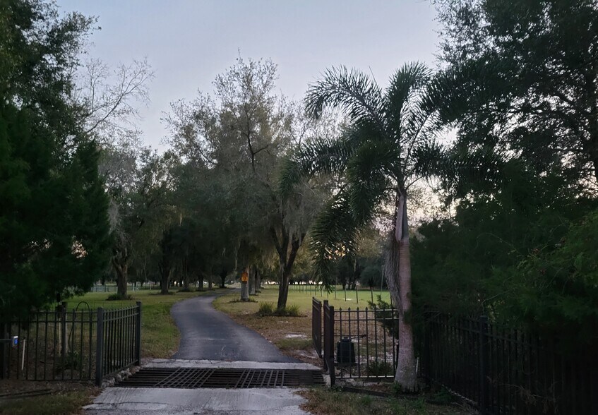 Primary Photo - 8900 Lake Buffum Rd N