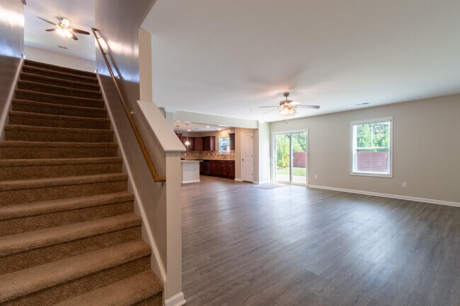 Building Photo - 3733 Moseley Dr