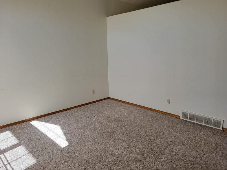 Building Photo - 5410 Balsam St