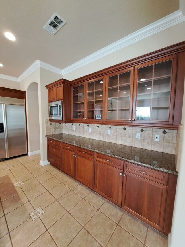 Building Photo - Custom Clovis Residence in Gated Community | Spacious Layout & 3-Car Garage!