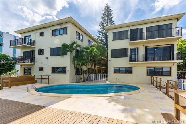 Building Photo - 7845 NE Bayshore Ct