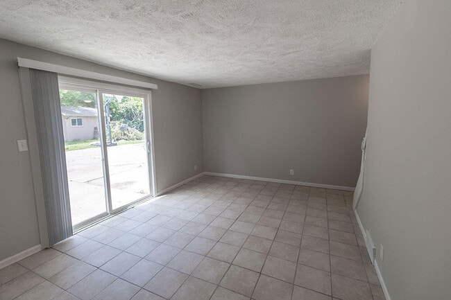 Building Photo - 1321 S Roseta Ave