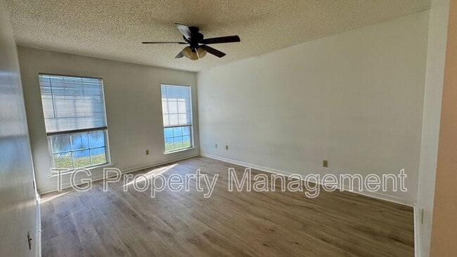 Building Photo - 3696 Barbizon Cir N