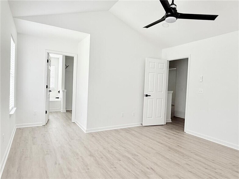 Building Photo - 900 Melrose Park Pl