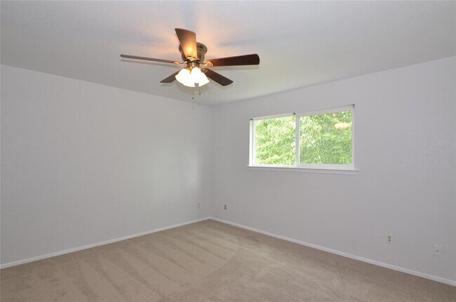 Building Photo - 3806 Pine Ct