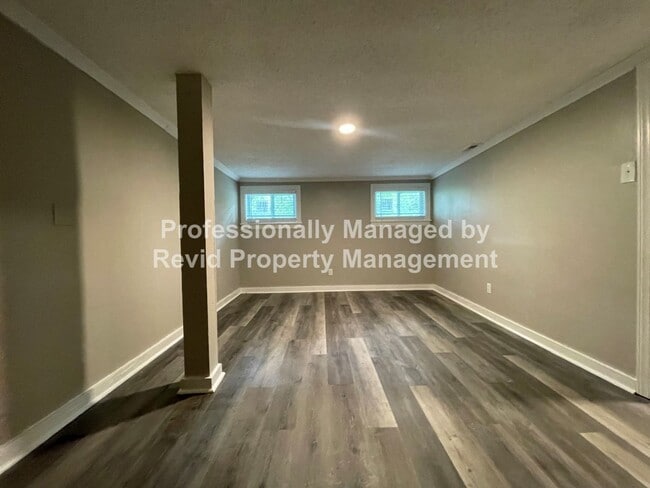 Building Photo - 1137 Catalina St