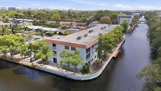 Building Photo - 1400 NE 57th St