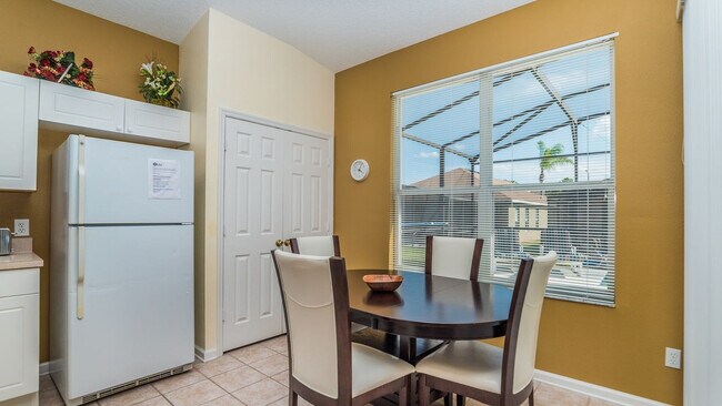 Building Photo - 8147 Fan Palm Way