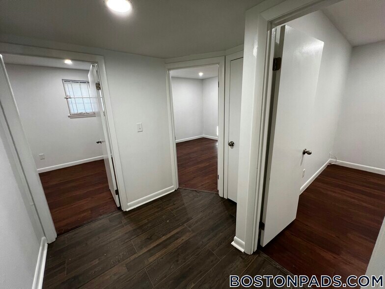 Building Photo - 20 Hubbard Park Rd